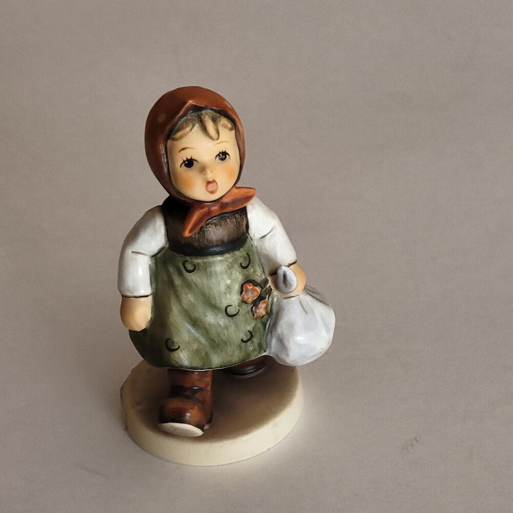Vintage Goebel Hummel Grandma’s Girl 561 First issue 1991